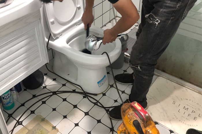 禹州马桶堵塞自己疏通还是找师傅？专业上门服务让你省时更省心